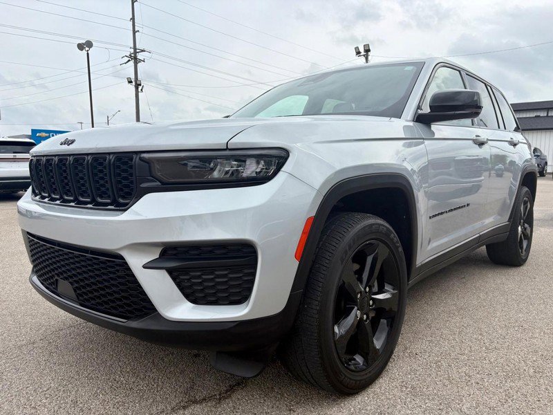Used 2022 Jeep Grand Cherokee Altitude image 8
