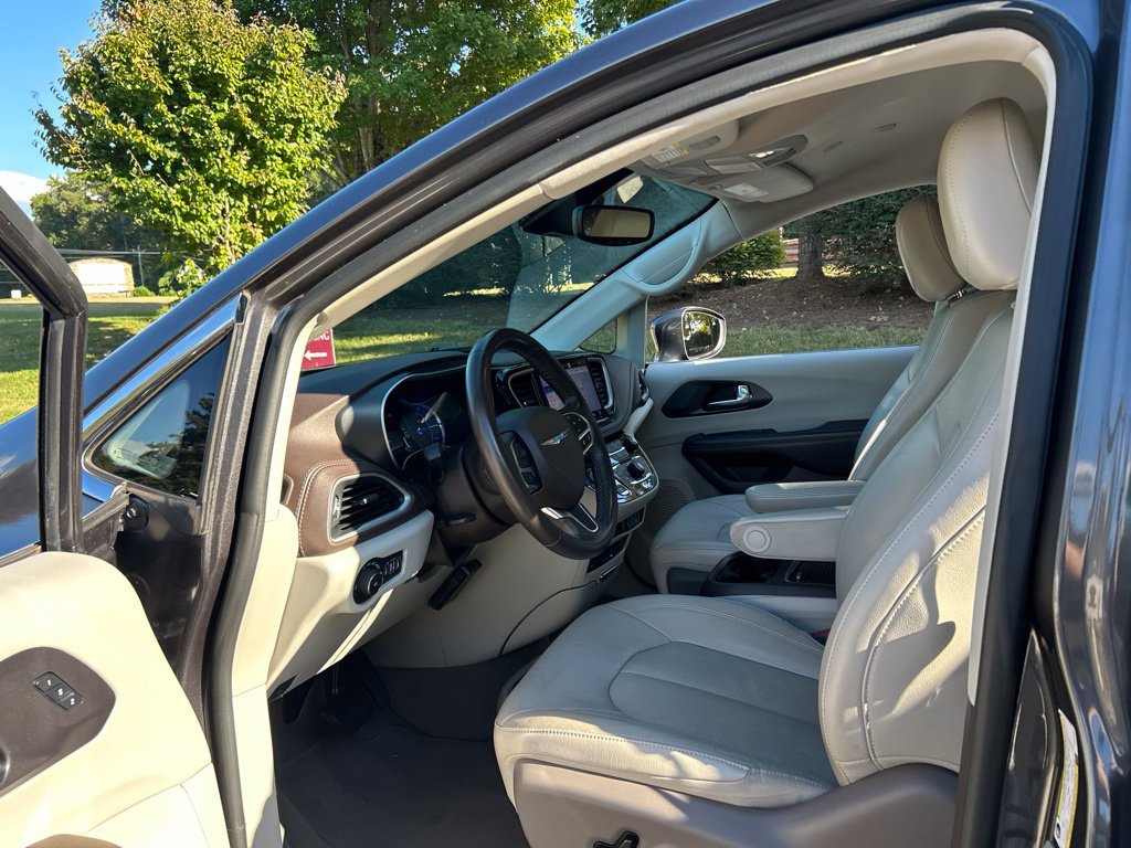 Used 2021 Chrysler Pacifica Touring-L w/ Uconnect Theater Family Group FWD image 42