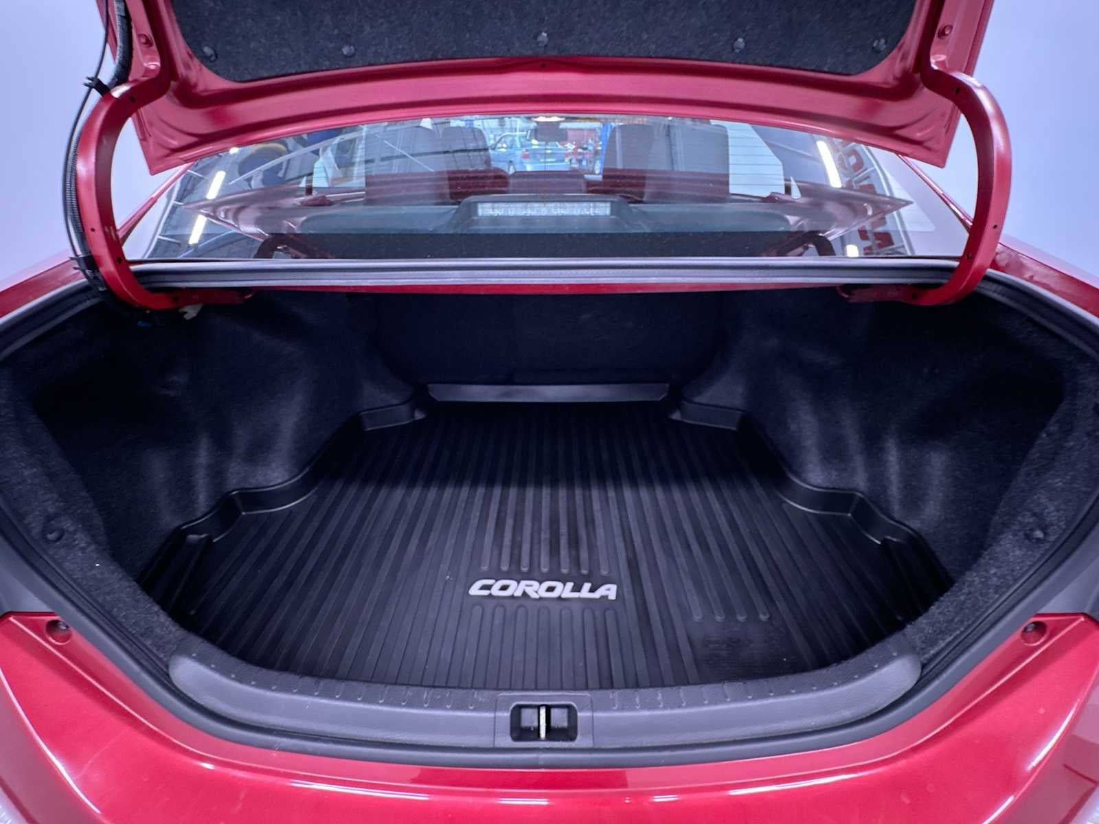 Used 2019 Toyota Corolla LE w/ LE Premium Package w/Moonroof FWD image 42
