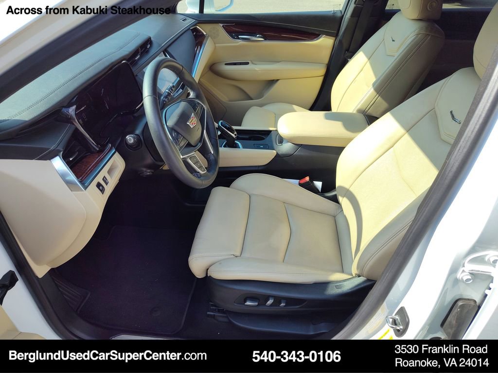 Used 2017 Cadillac XT5 Luxury w/ Driver Awareness Package image 11