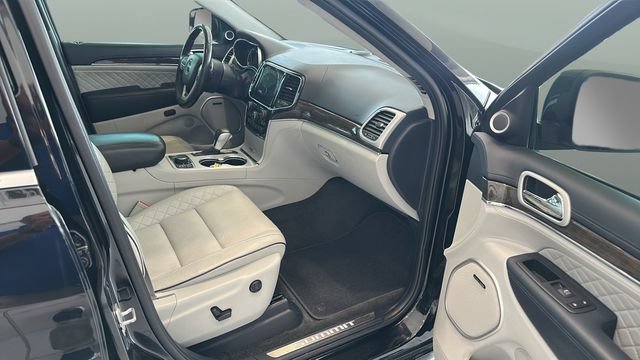 Used 2020 Jeep Grand Cherokee Summit AWD/4WD image 23