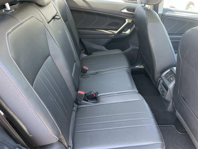 Used 2022 Volkswagen Tiguan SE w/ Panoramic Sunroof Package image 28