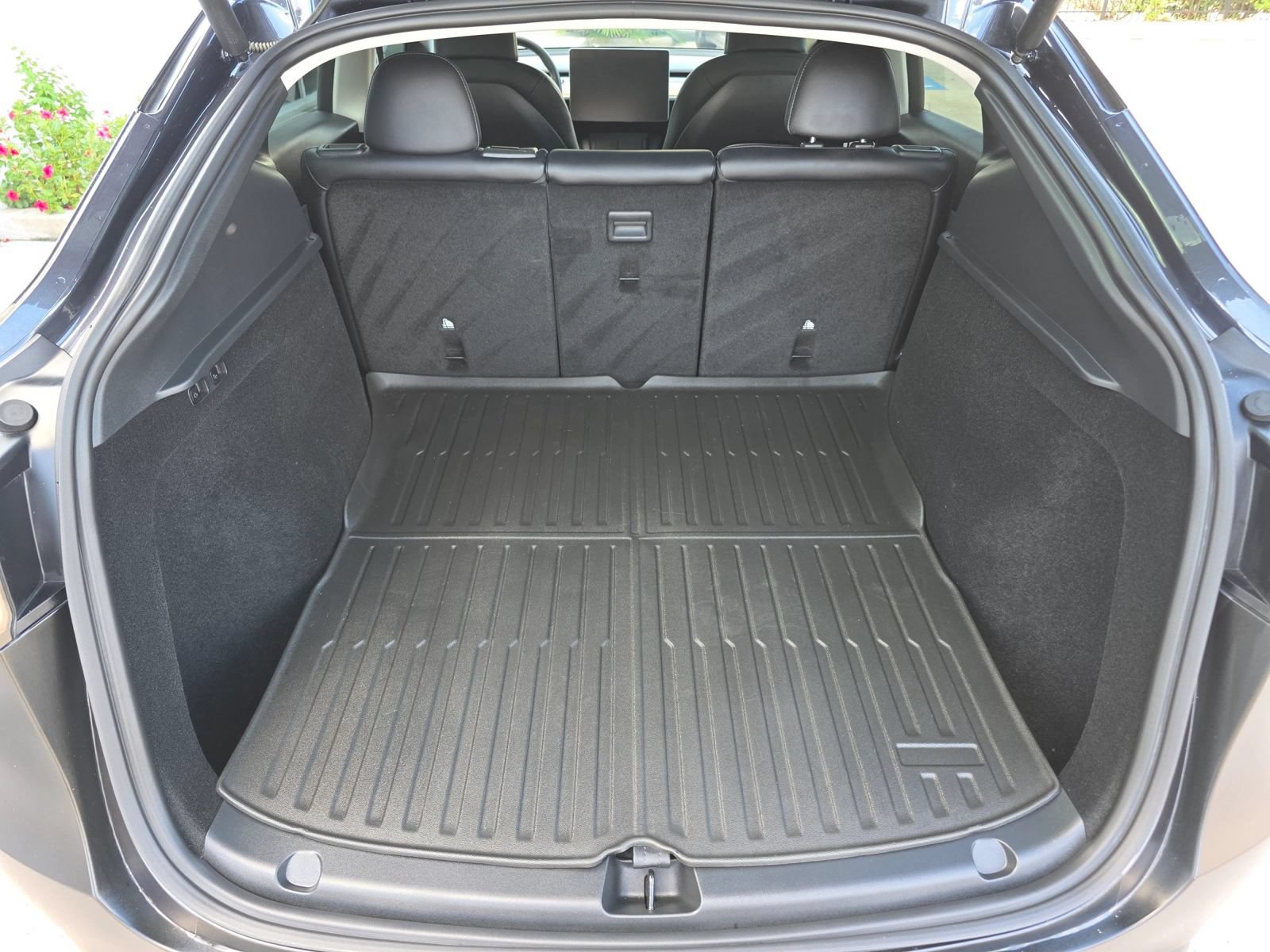 Used 2025 Tesla Model Y Long Range RWD image 29