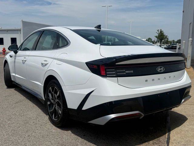 Used 2025 Hyundai Sonata SEL FWD image 2
