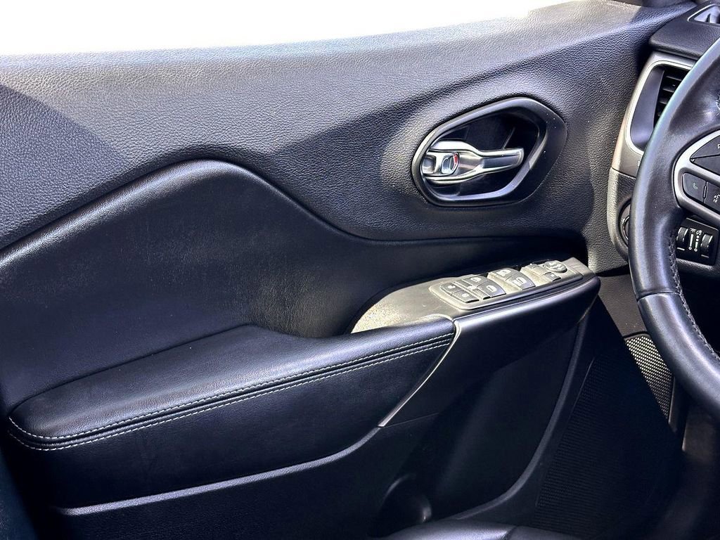 Used 2019 Jeep Cherokee Latitude Plus image 27