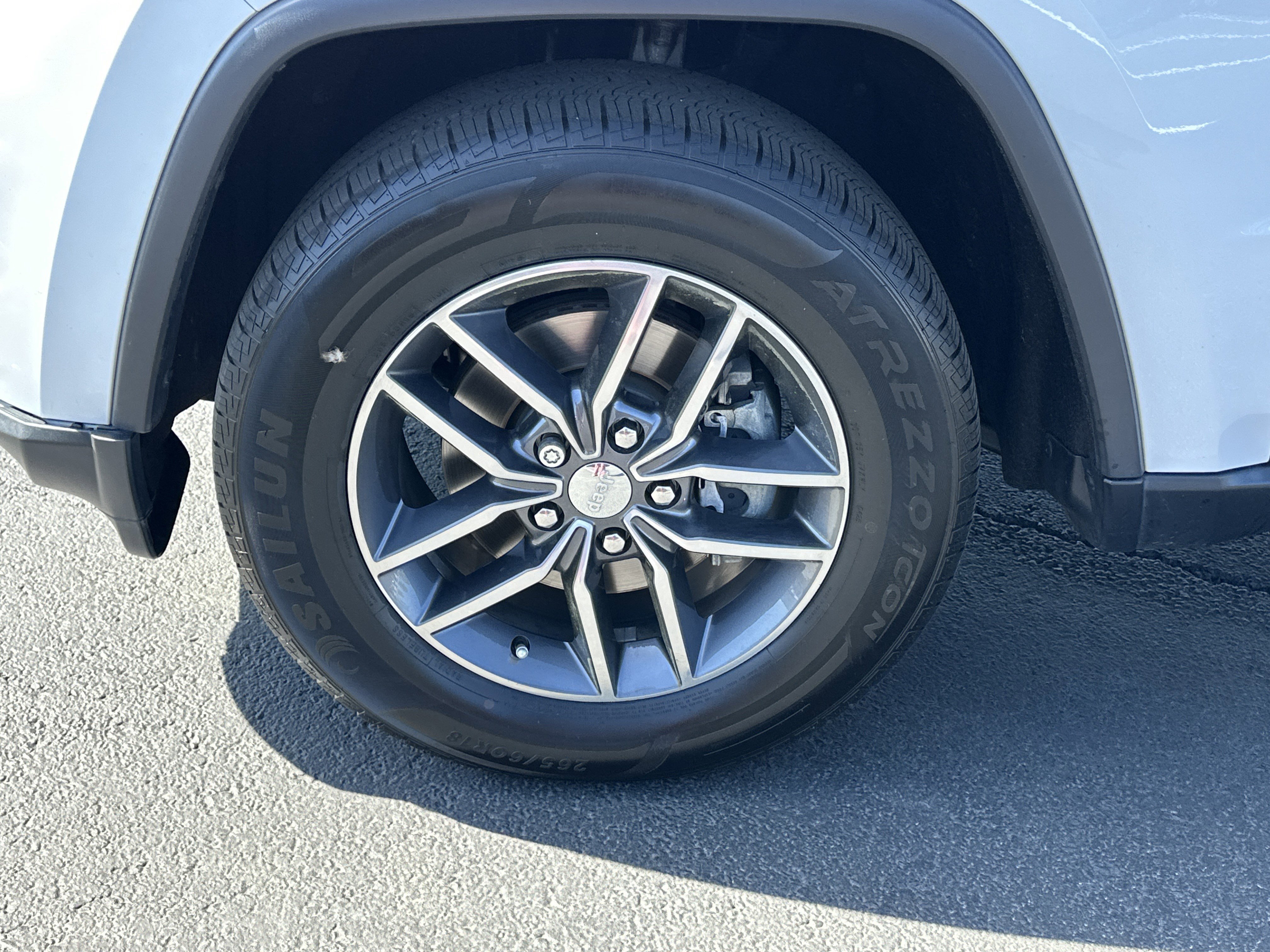 Used 2017 Jeep Grand Cherokee Limited image 11