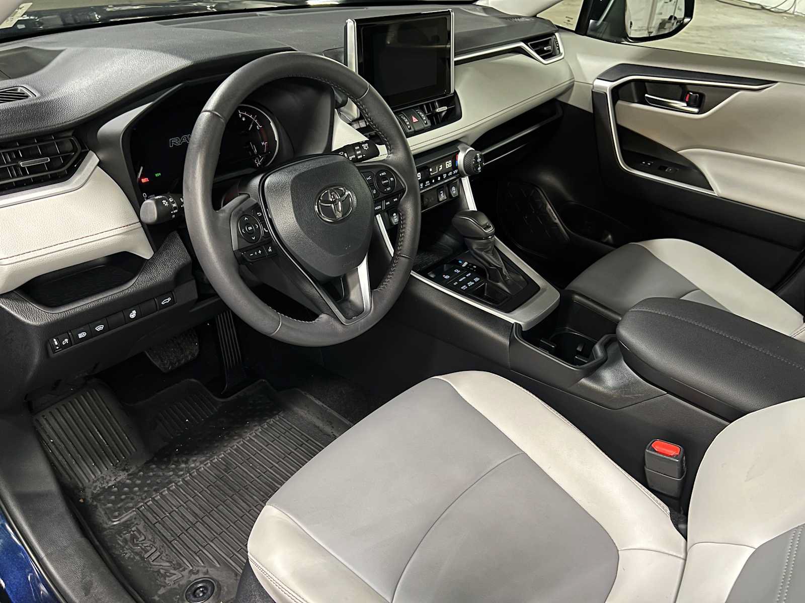 Used 2025 Toyota RAV4 XLE Premium w/ Weather Package AWD/4WD image 26