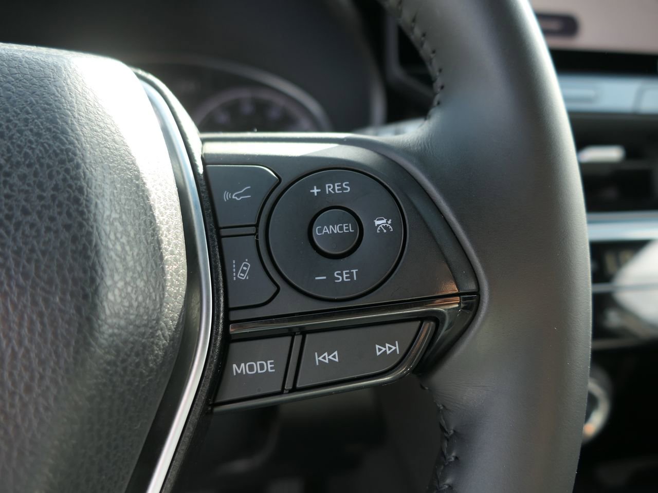 Used 2024 Toyota Venza XLE image 21