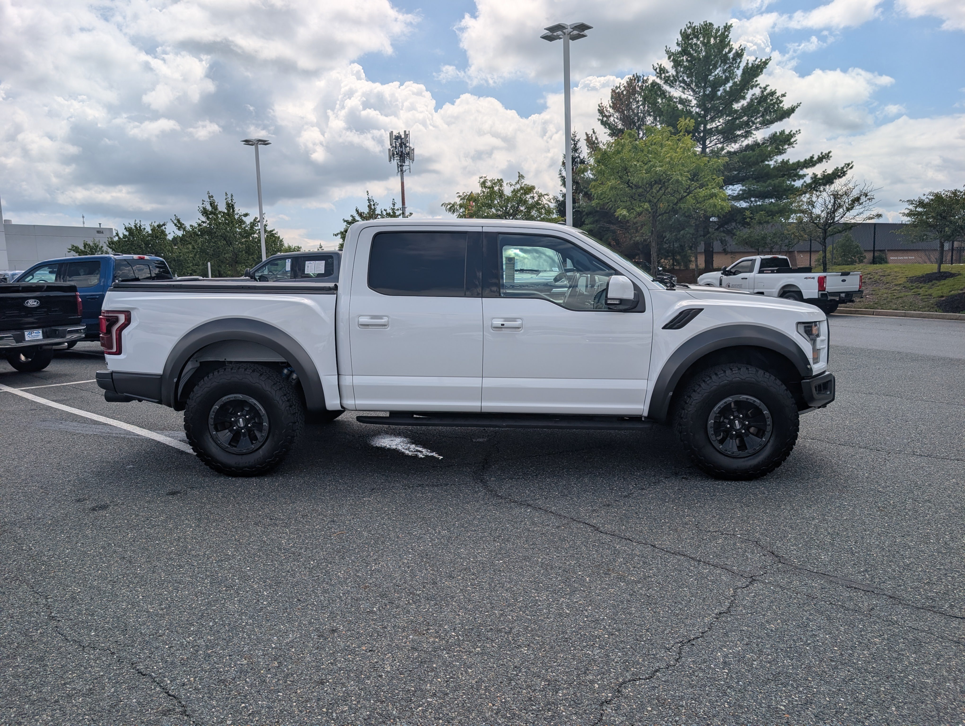 Used 2018 Ford F150 Raptor w/ Equipment Group 802A Luxury AWD/4WD image 2