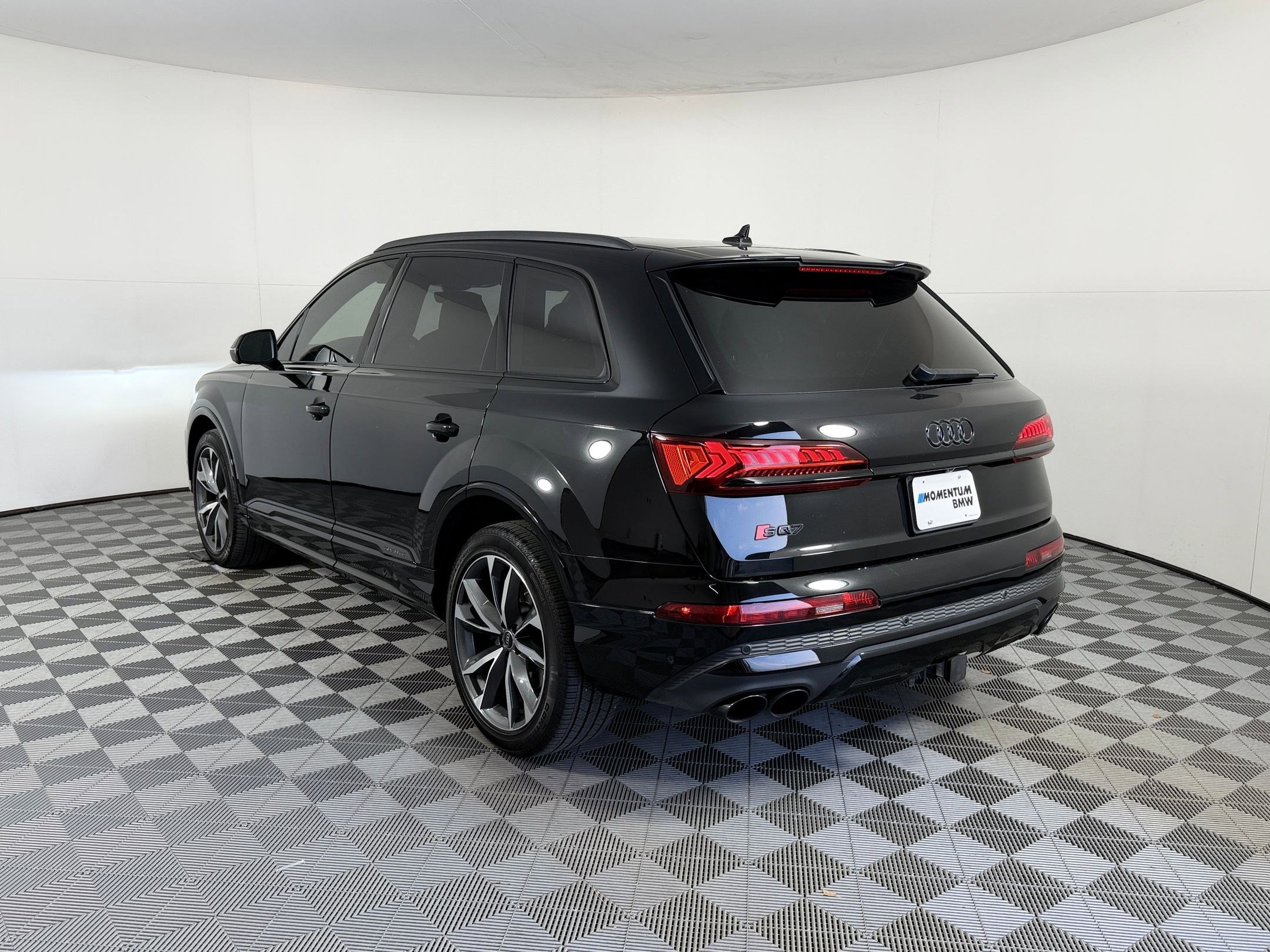 Used 2023 Audi SQ7 Prestige w/ Prestige Package AWD/4WD image 3
