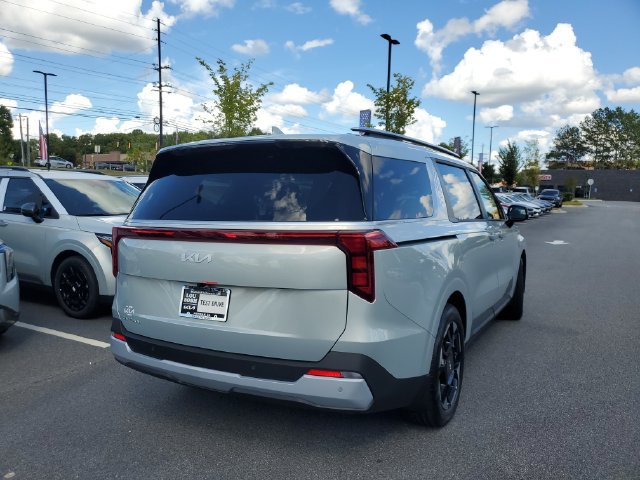 New 2027 Kia Carnival EX FWD image 4