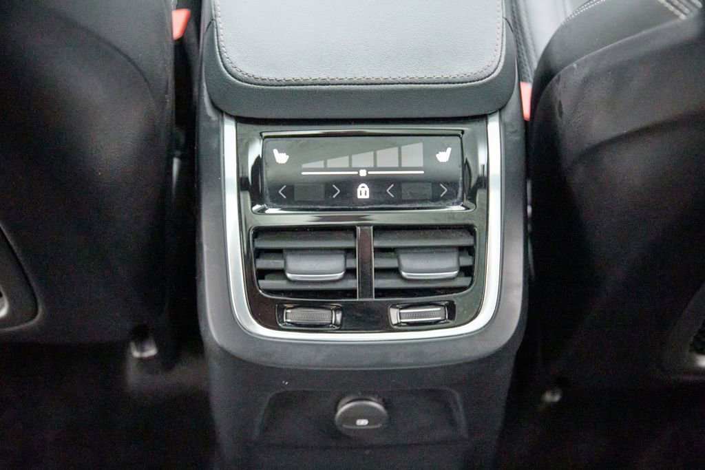 Certified 2023 Volvo XC90 T8 Ultimate w/ Protection Package Premier image 28