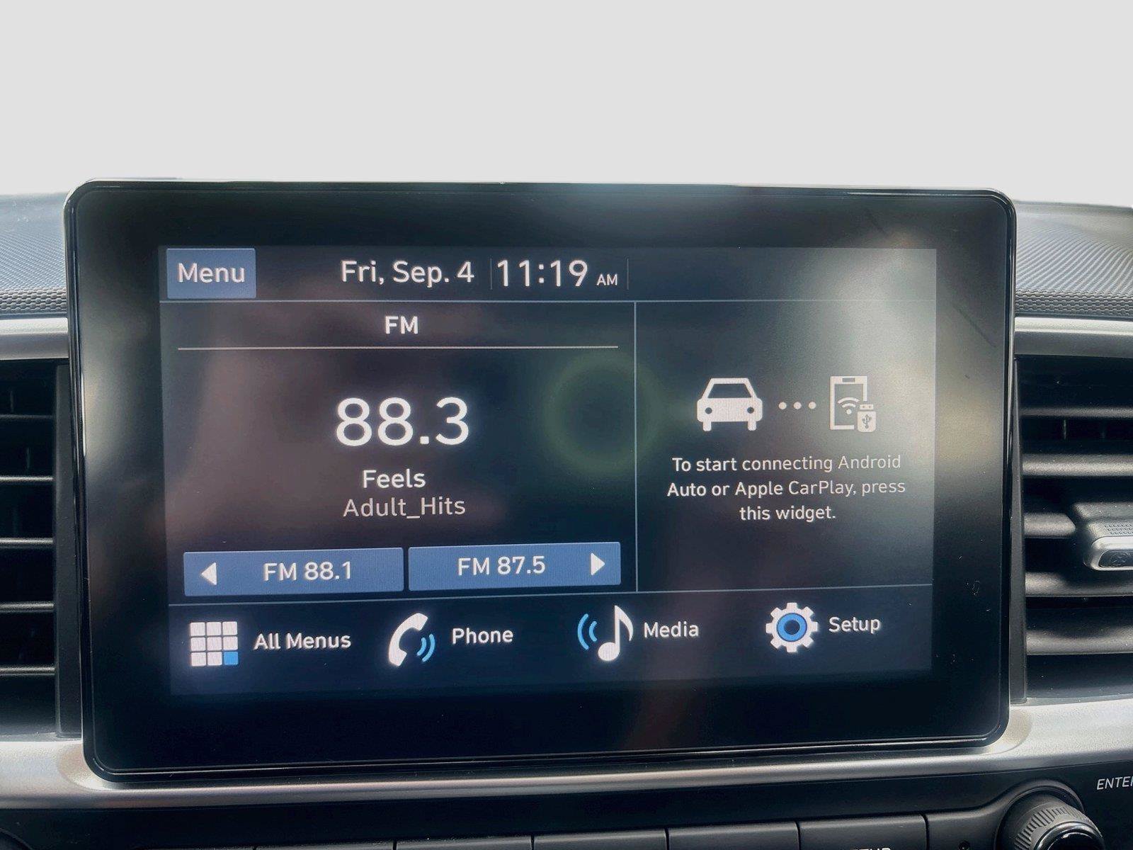 Used 2023 Hyundai Venue SEL w/ Cargo Package FWD image 9