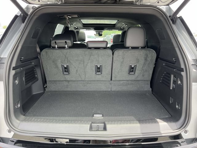 Used 2024 Chevrolet Traverse RS FWD image 12