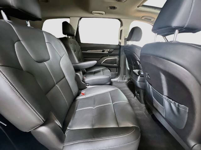 Certified 2024 Kia Telluride EX w/ EX Captain's Chair Package FWD image 30