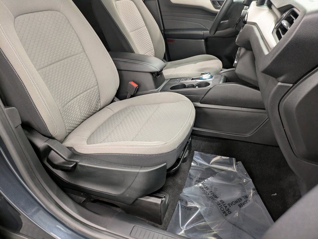 Used 2022 Ford Escape SE image 28