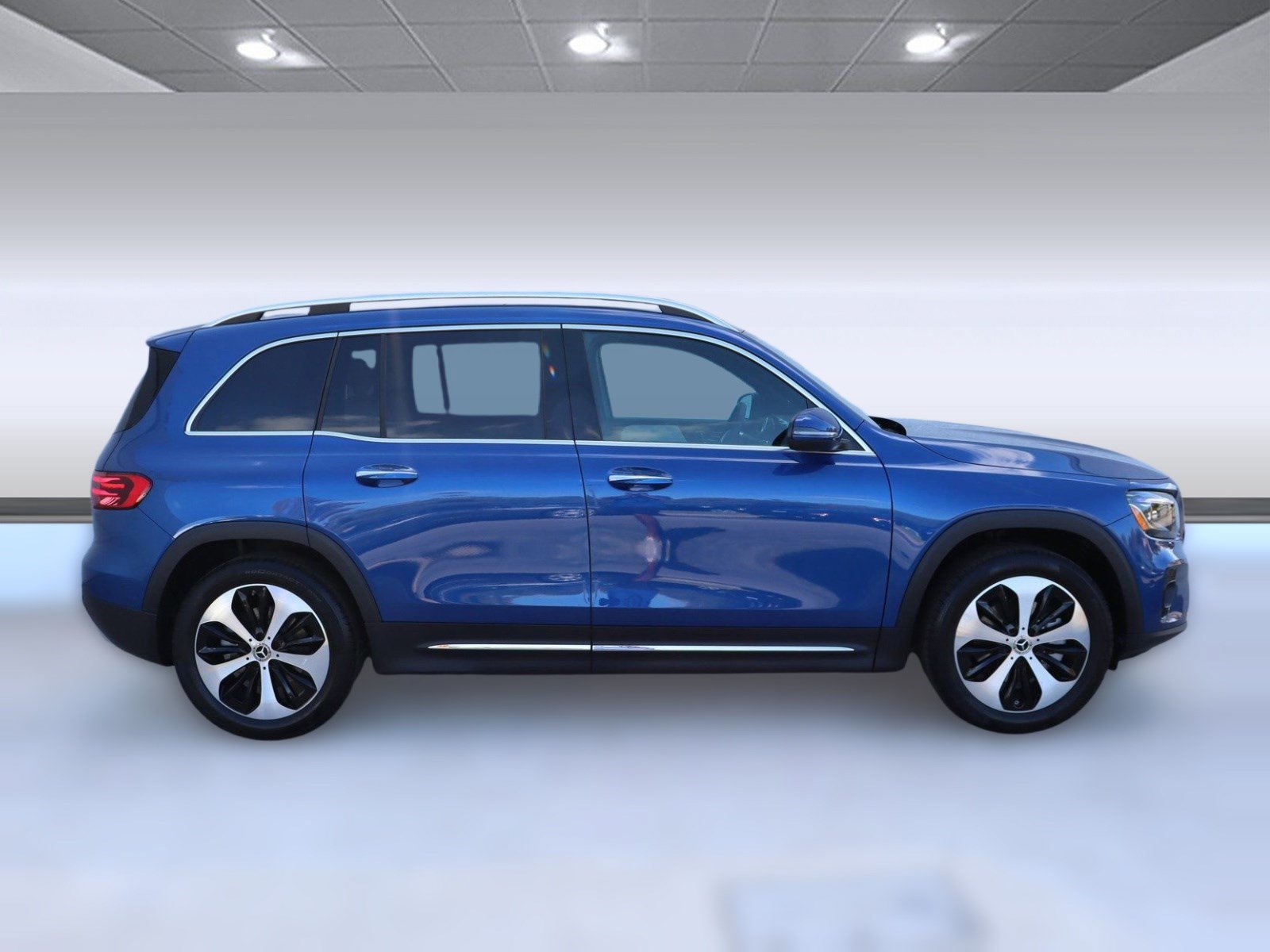 Used 2025 Mercedes-Benz GLB 250 image 6