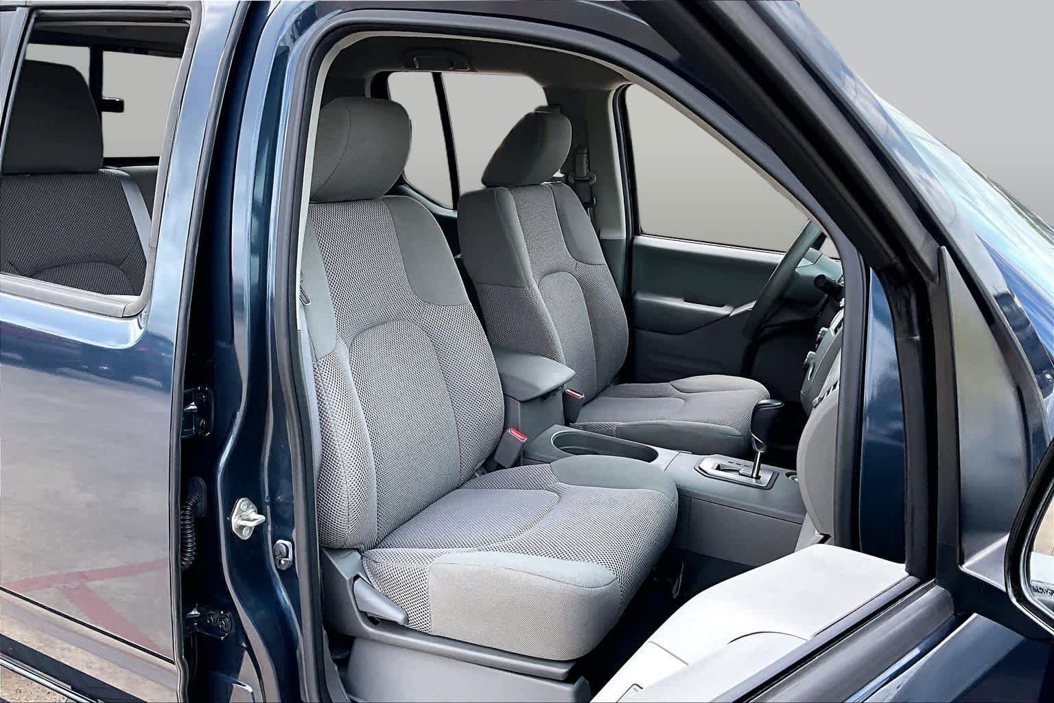 Used 2020 Nissan Frontier SV w/ Midnight Edition Floor Mats AWD/4WD image 9