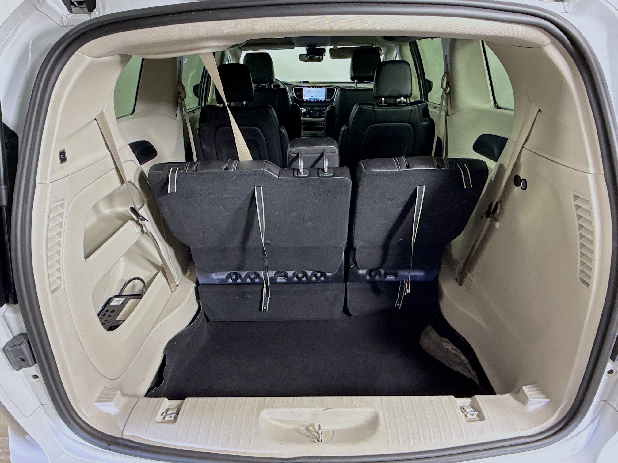 Used 2023 Chrysler Pacifica Touring-L FWD image 33