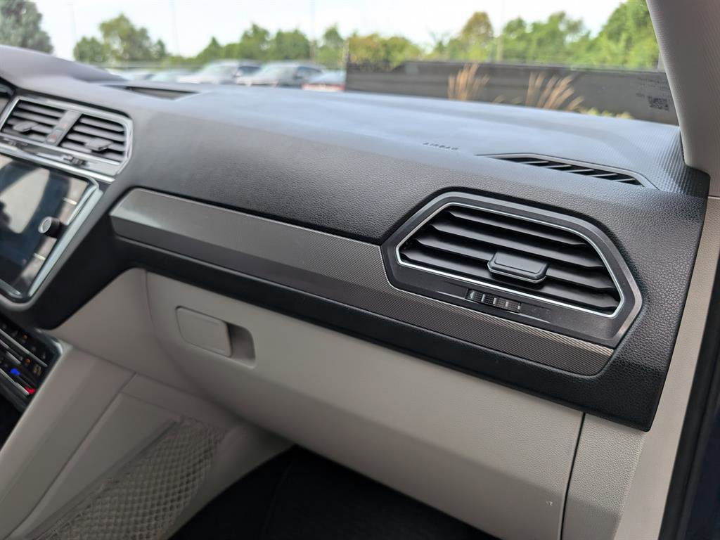 Used 2022 Volkswagen Tiguan SE image 12