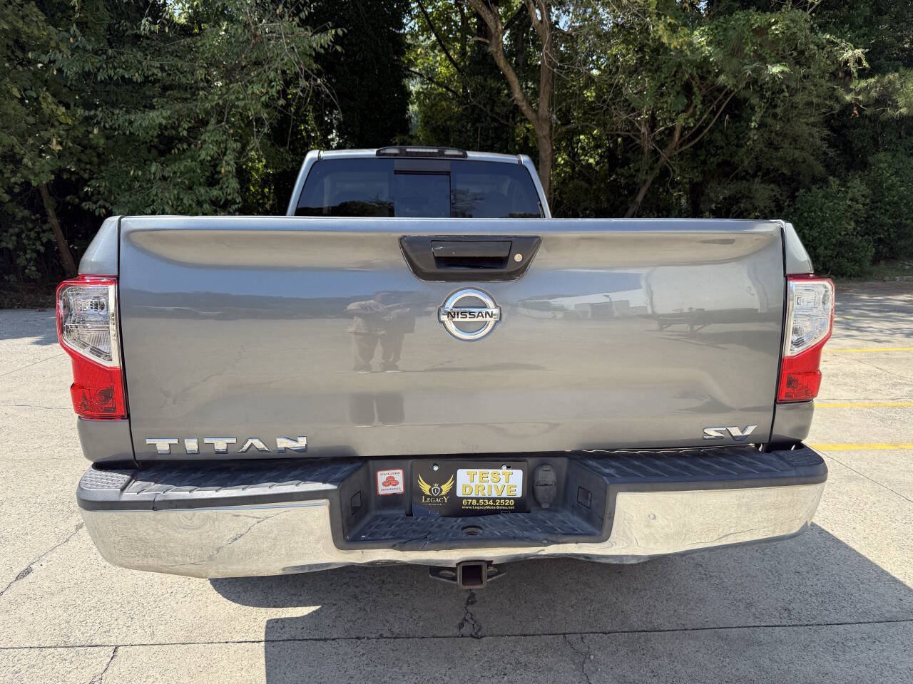 Used 2017 Nissan Titan SV RWD image 3