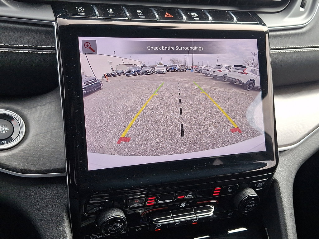 Used 2023 Jeep Grand Cherokee Limited image 26