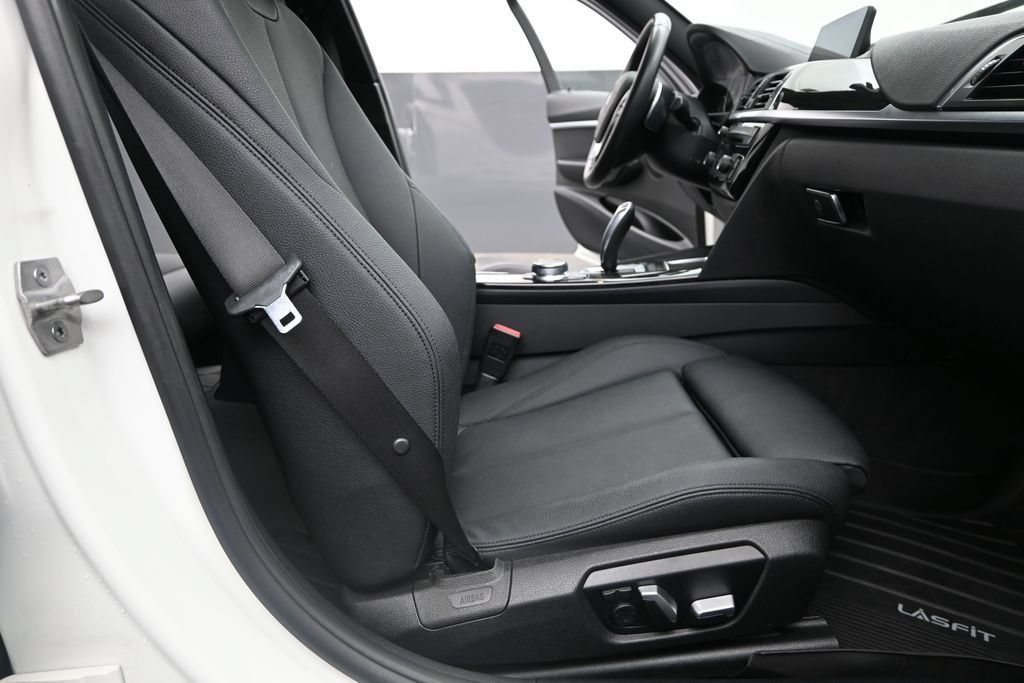 Used 2018 BMW 330e RWD image 15