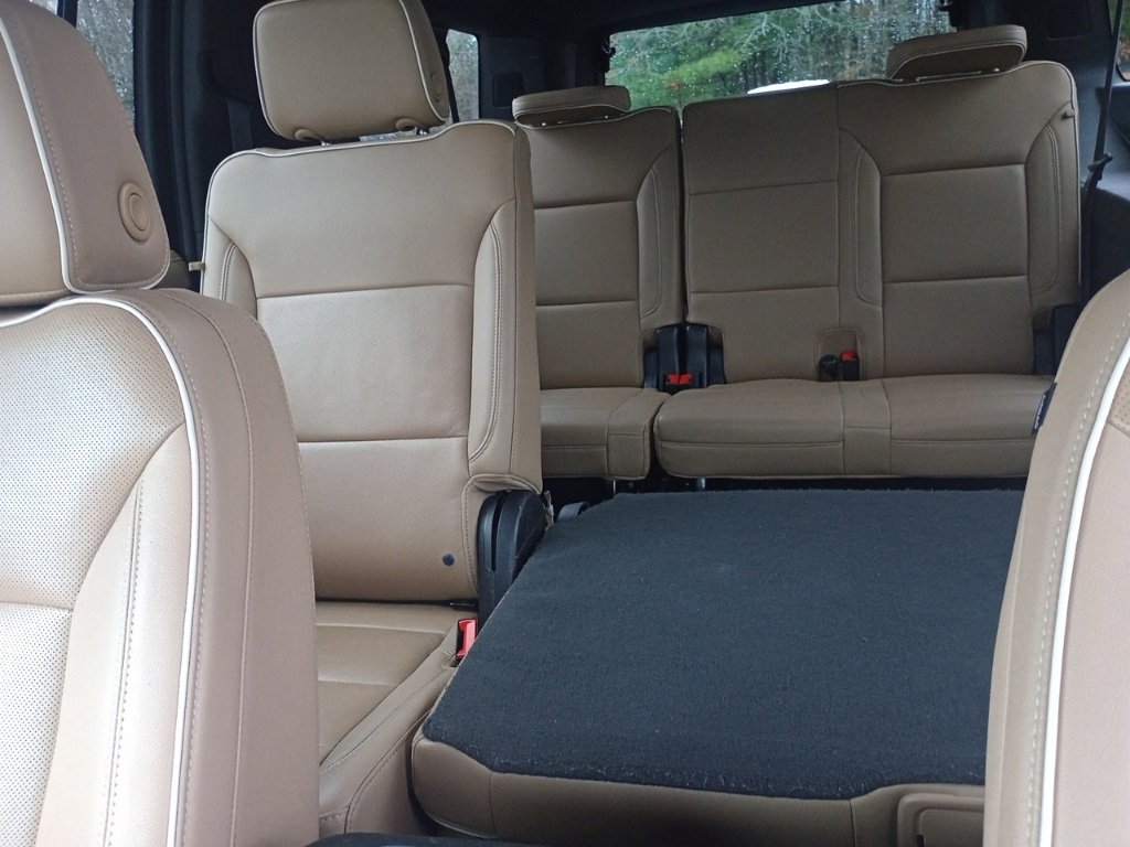 Used 2024 Chevrolet Suburban Premier image 16