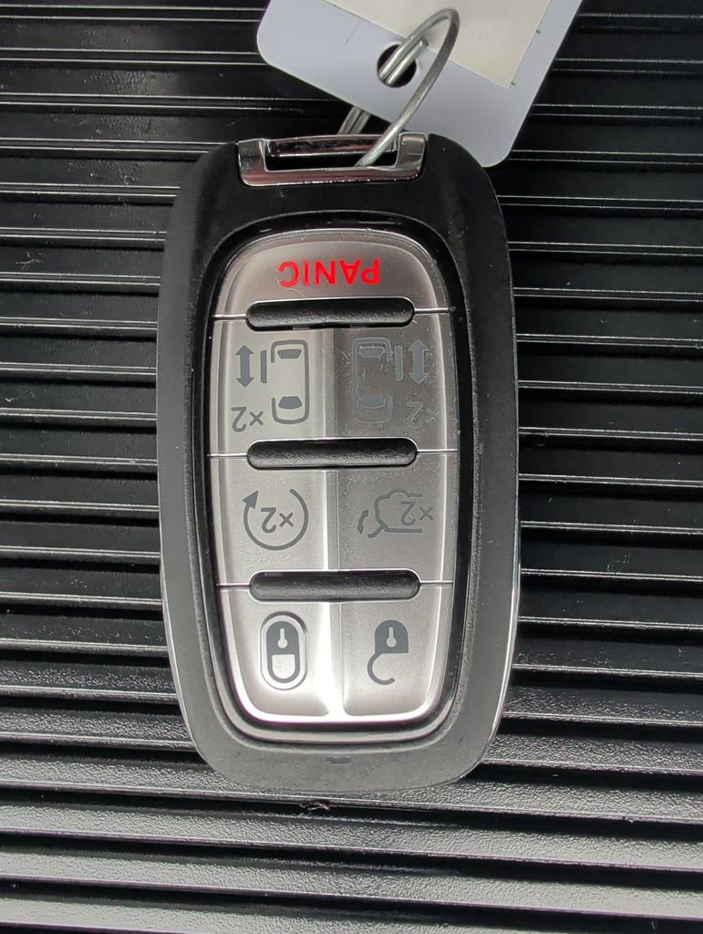 Used 2018 Chrysler Pacifica Limited FWD image 19