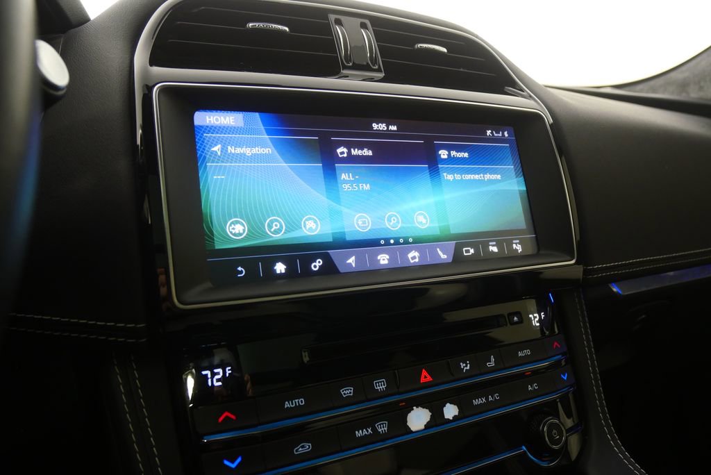 Used 2019 Jaguar F-PACE S image 23