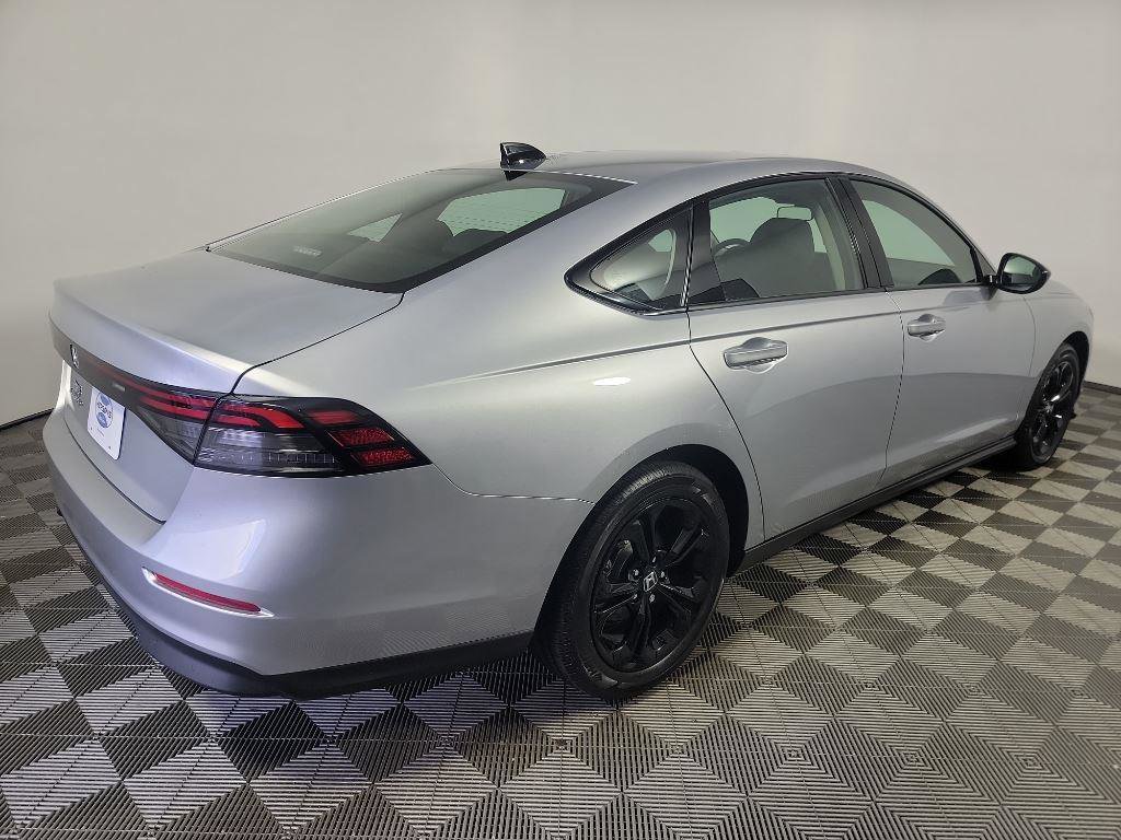 Used 2025 Honda Accord SE image 4