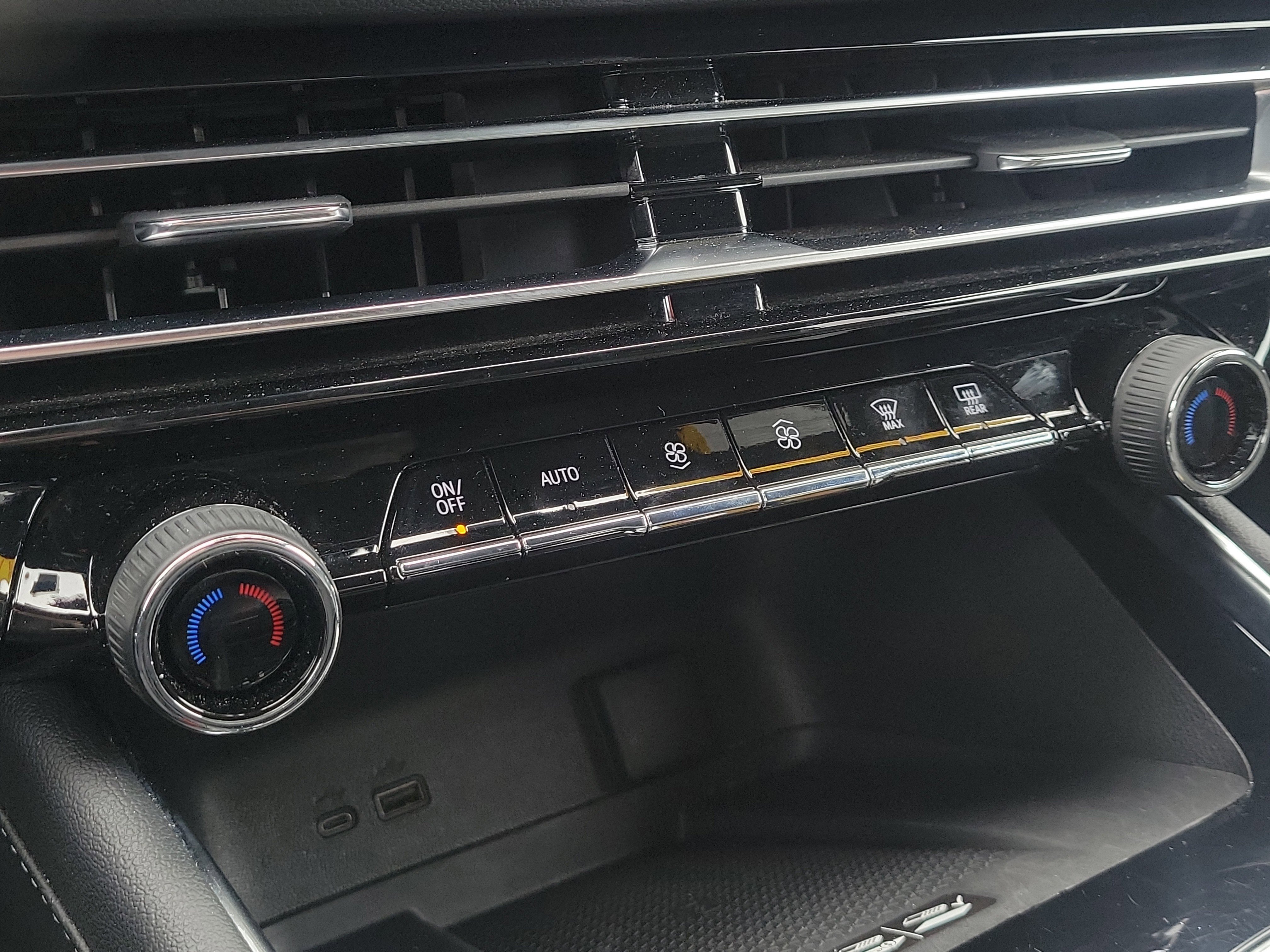 Used 2024 Chevrolet Traverse LT image 29