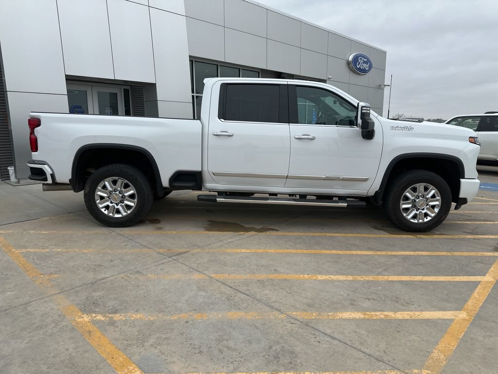 Used 2024 Chevrolet Silverado 2500 High Country w/ Technology Package AWD/4WD image 11