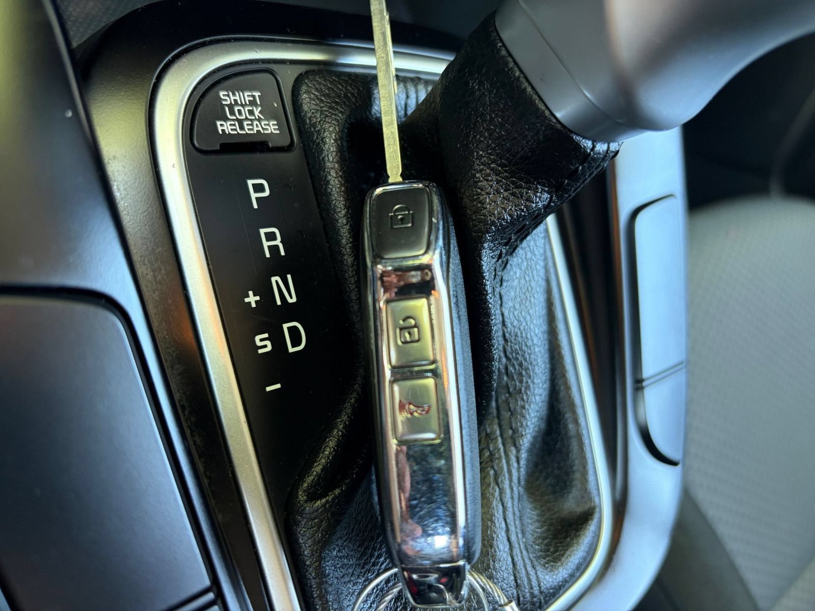 Used 2025 Kia Soul LX w/ LX Technology Package FWD image 21