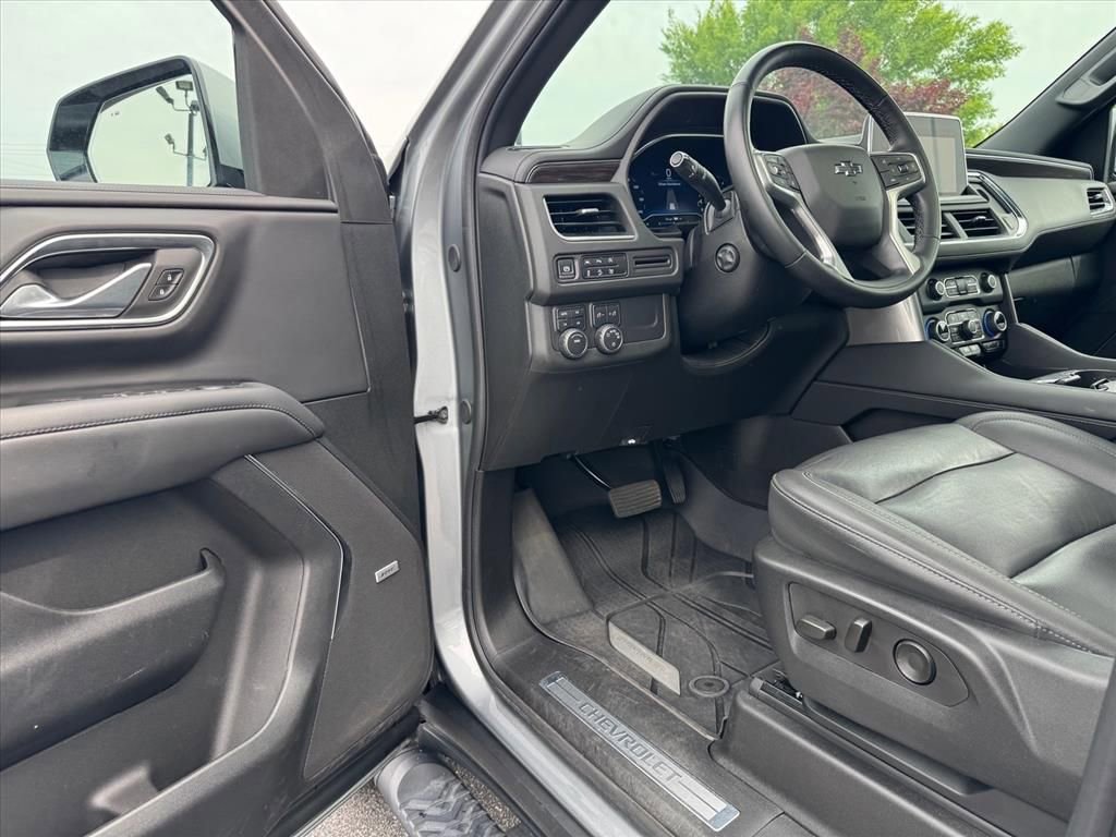 Used 2024 Chevrolet Suburban Z71 w/ Luxury Package AWD/4WD image 16