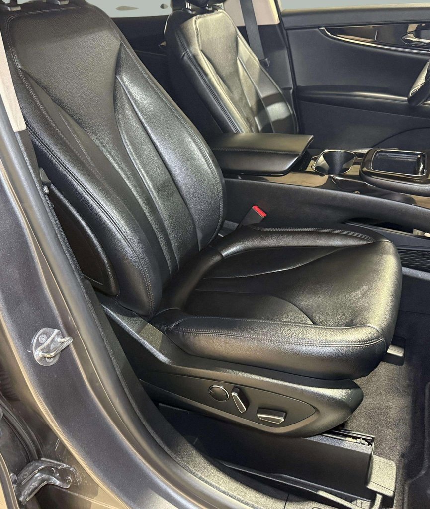 Used 2022 Lincoln Nautilus FWD w/ Premium Package image 24