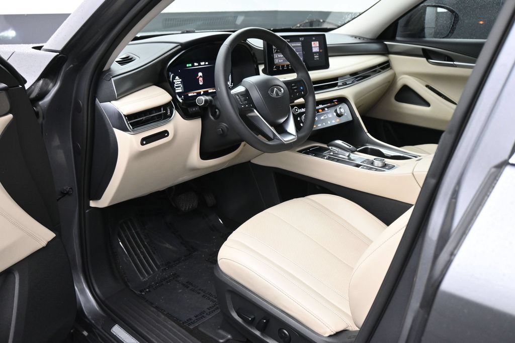 Used 2023 INFINITI QX60 Luxe w/ Cargo Package FWD image 2