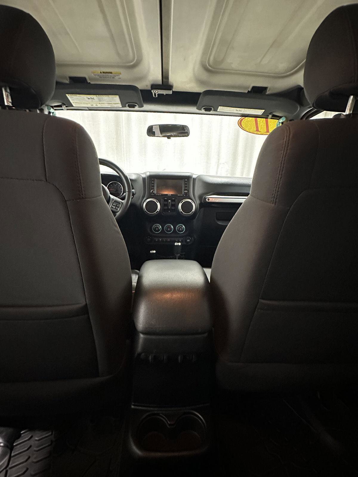 Used 2011 Jeep Wrangler Unlimited Sahara w/ Connectivity Group AWD/4WD image 15