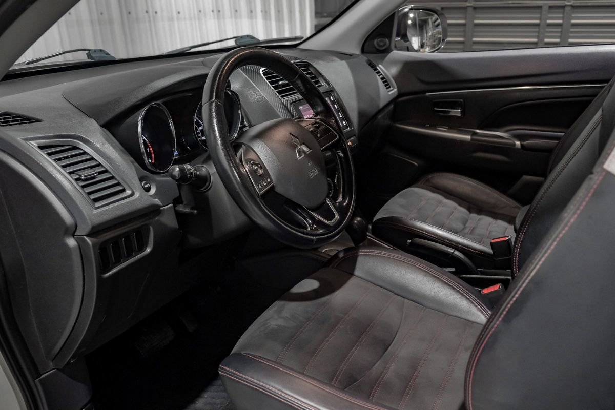 Used 2018 Mitsubishi Outlander Sport SE FWD image 10