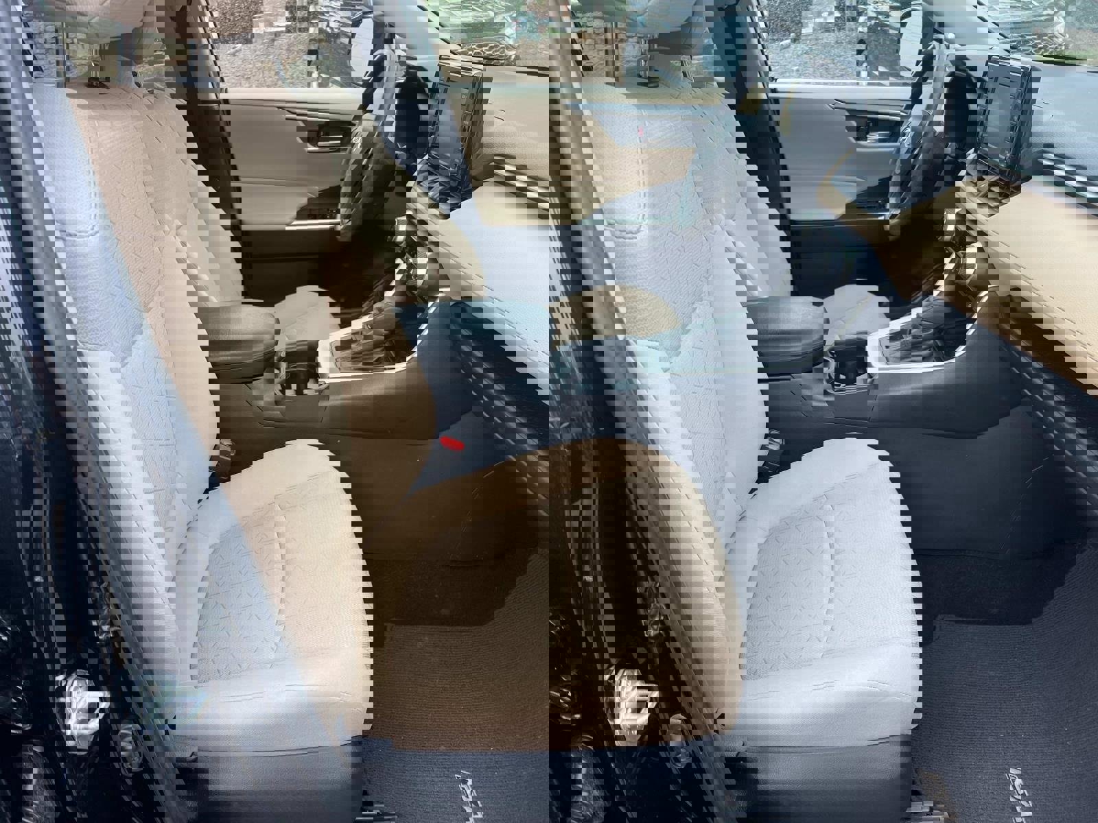 Used 2021 Toyota RAV4 XLE image 13