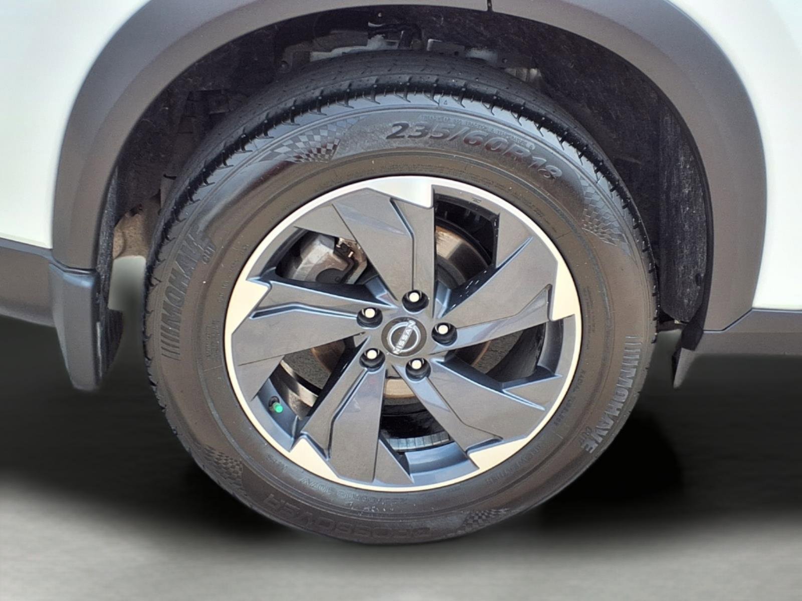 Used 2024 Nissan Rogue SV w/ SV Premium Package image 9