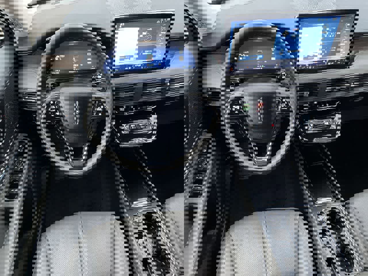 Used 2023 Lincoln Corsair Reserve w/ Equipment Group 201A image 11