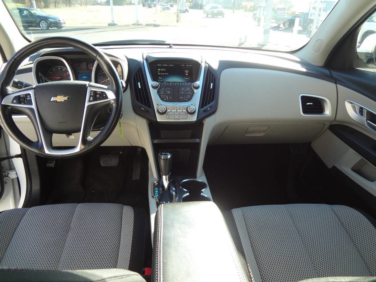 Used 2017 Chevrolet Equinox LT w/ Convenience Package image 11