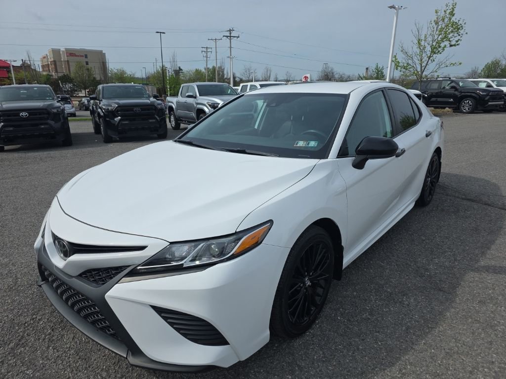 Used 2020 Toyota Camry SE image 3