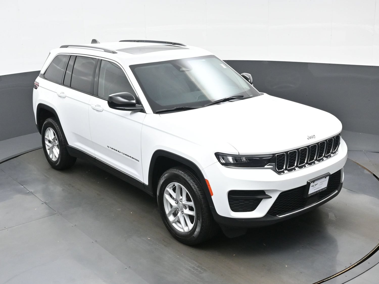 Used 2023 Jeep Grand Cherokee Laredo AWD/4WD image 38