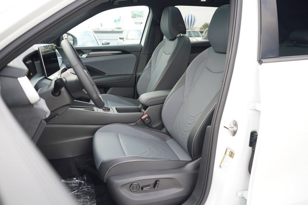 New 2026 Volkswagen Tiguan SE R-Line FWD image 6
