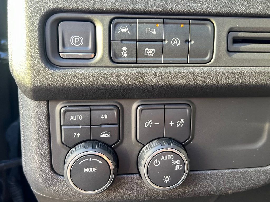 Used 2024 Chevrolet Suburban RST w/ Luxury Package image 9