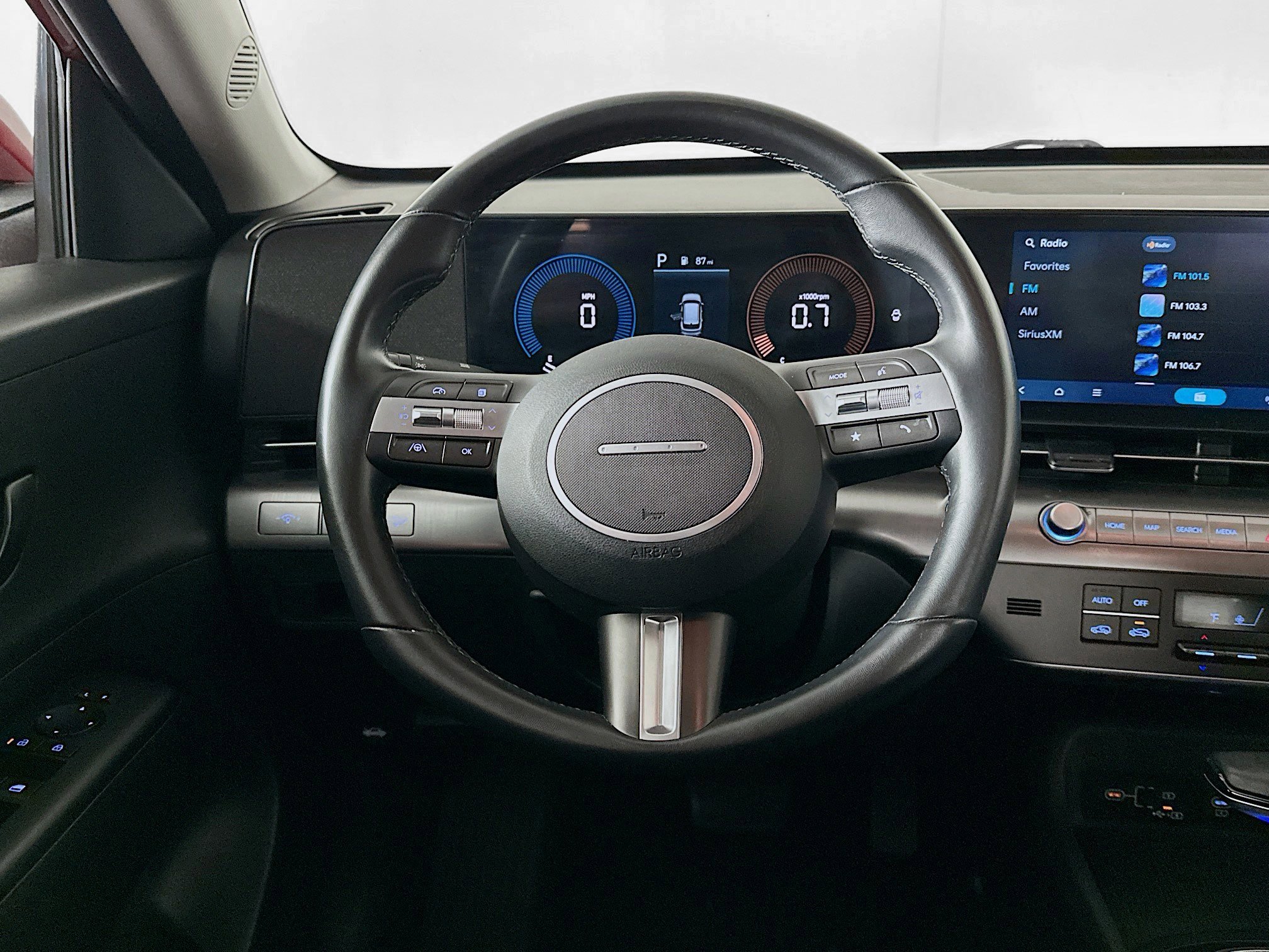 Used 2025 Hyundai Kona SEL image 18