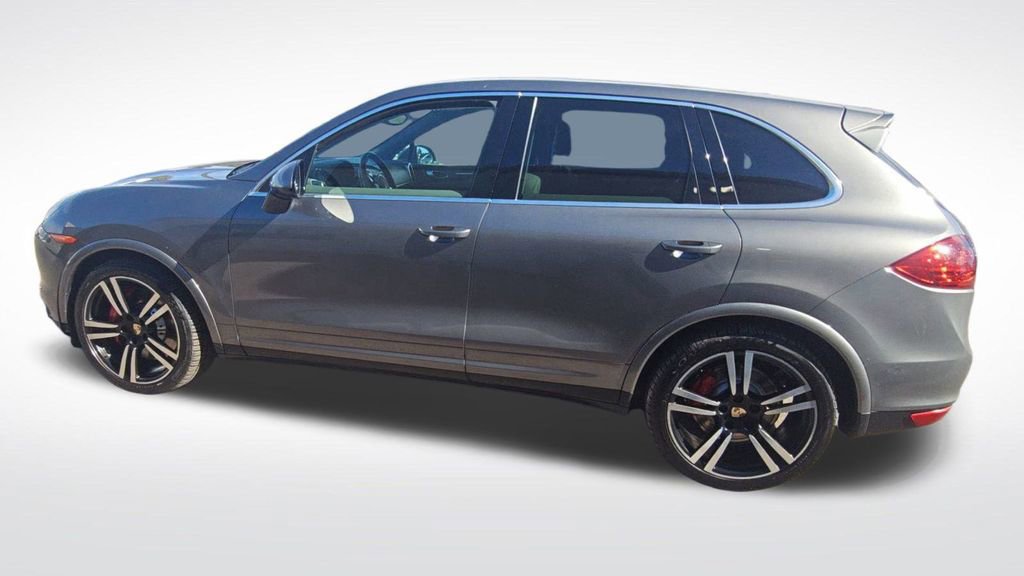 Used 2014 Porsche Cayenne Turbo image 4