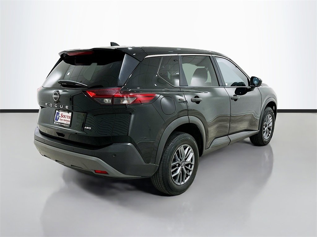 Used 2023 Nissan Rogue S image 7